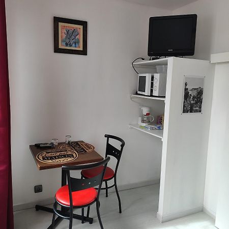 Gite Pour 6 Ou Chambre Pour 2 A Formigny Экстерьер фото